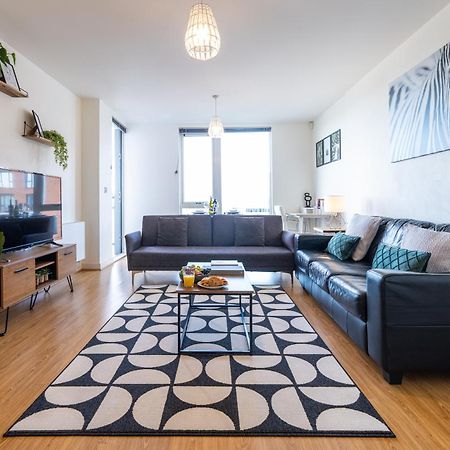 Stylish City Centre Apartment - Home From Home With Fully-Equipped Kitchen, Smart Tv, Netflix, Superfast Wifi, Free Parking, Self Check-In - By Brightleap Apartments ミルトン・ケインズ エクステリア 写真