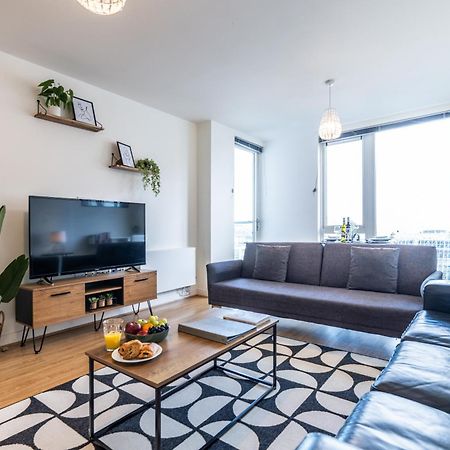 Stylish City Centre Apartment - Home From Home With Fully-Equipped Kitchen, Smart Tv, Netflix, Superfast Wifi, Free Parking, Self Check-In - By Brightleap Apartments ミルトン・ケインズ エクステリア 写真