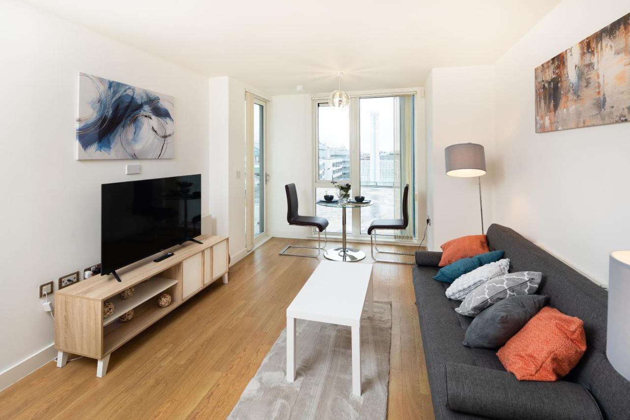 Stylish City Centre Apartment - Home From Home With Fully-Equipped Kitchen, Smart Tv, Netflix, Superfast Wifi, Free Parking, Self Check-In - By Brightleap Apartments ミルトン・ケインズ エクステリア 写真