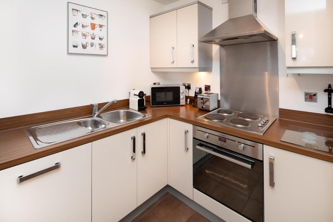 Stylish City Centre Apartment - Home From Home With Fully-Equipped Kitchen, Smart Tv, Netflix, Superfast Wifi, Free Parking, Self Check-In - By Brightleap Apartments ミルトン・ケインズ エクステリア 写真