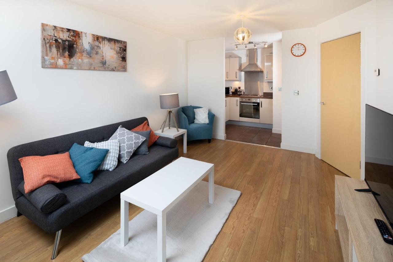 Stylish City Centre Apartment - Home From Home With Fully-Equipped Kitchen, Smart Tv, Netflix, Superfast Wifi, Free Parking, Self Check-In - By Brightleap Apartments ミルトン・ケインズ エクステリア 写真