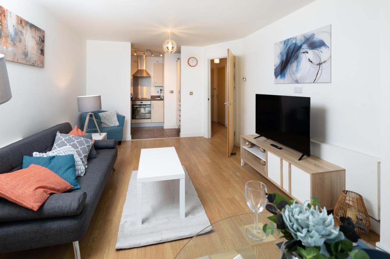 Stylish City Centre Apartment - Home From Home With Fully-Equipped Kitchen, Smart Tv, Netflix, Superfast Wifi, Free Parking, Self Check-In - By Brightleap Apartments ミルトン・ケインズ エクステリア 写真