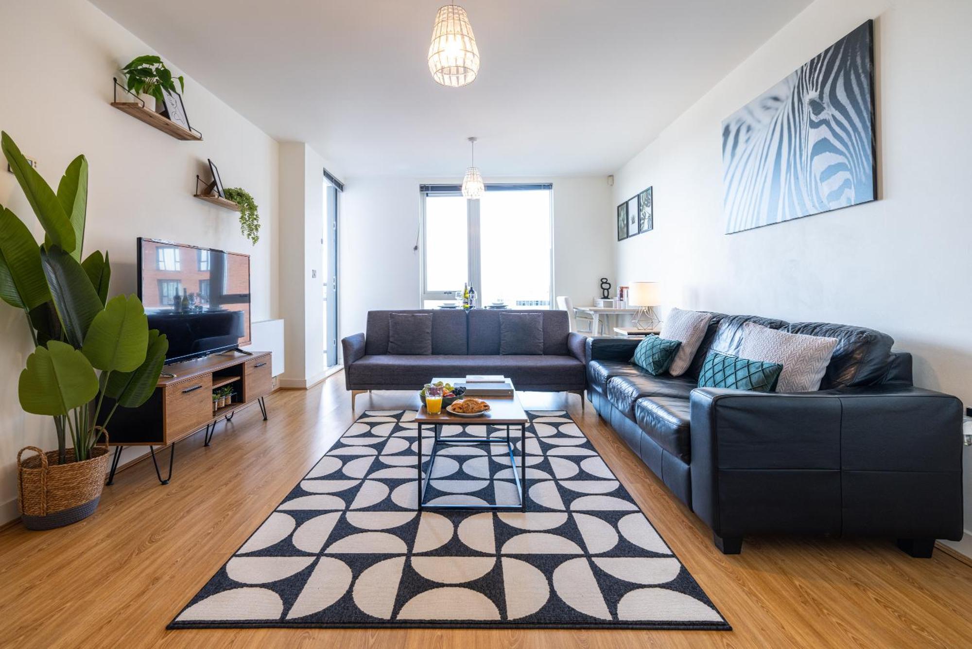 Stylish City Centre Apartment - Home From Home With Fully-Equipped Kitchen, Smart Tv, Netflix, Superfast Wifi, Free Parking, Self Check-In - By Brightleap Apartments ミルトン・ケインズ エクステリア 写真