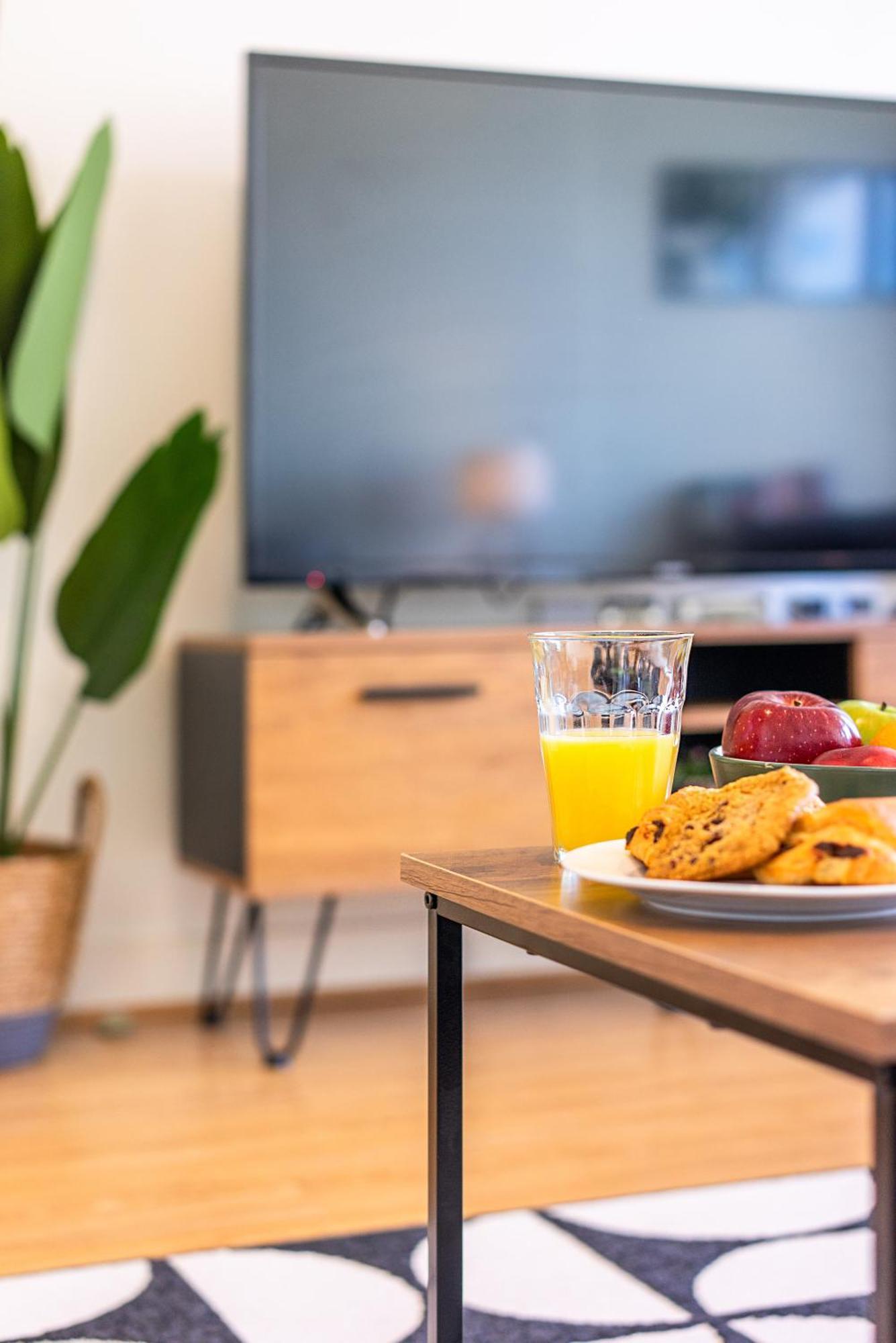 Stylish City Centre Apartment - Home From Home With Fully-Equipped Kitchen, Smart Tv, Netflix, Superfast Wifi, Free Parking, Self Check-In - By Brightleap Apartments ミルトン・ケインズ エクステリア 写真