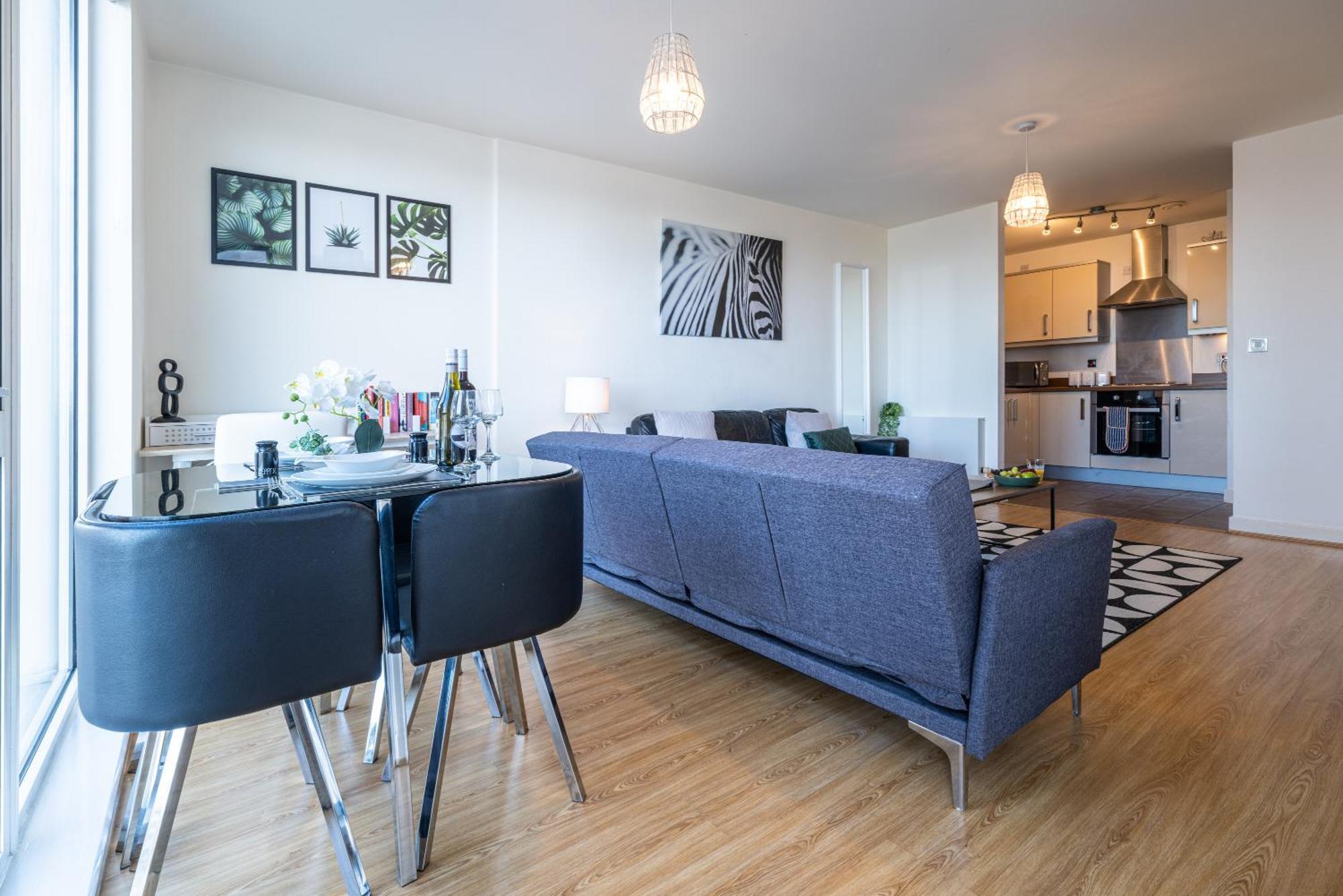 Stylish City Centre Apartment - Home From Home With Fully-Equipped Kitchen, Smart Tv, Netflix, Superfast Wifi, Free Parking, Self Check-In - By Brightleap Apartments ミルトン・ケインズ エクステリア 写真