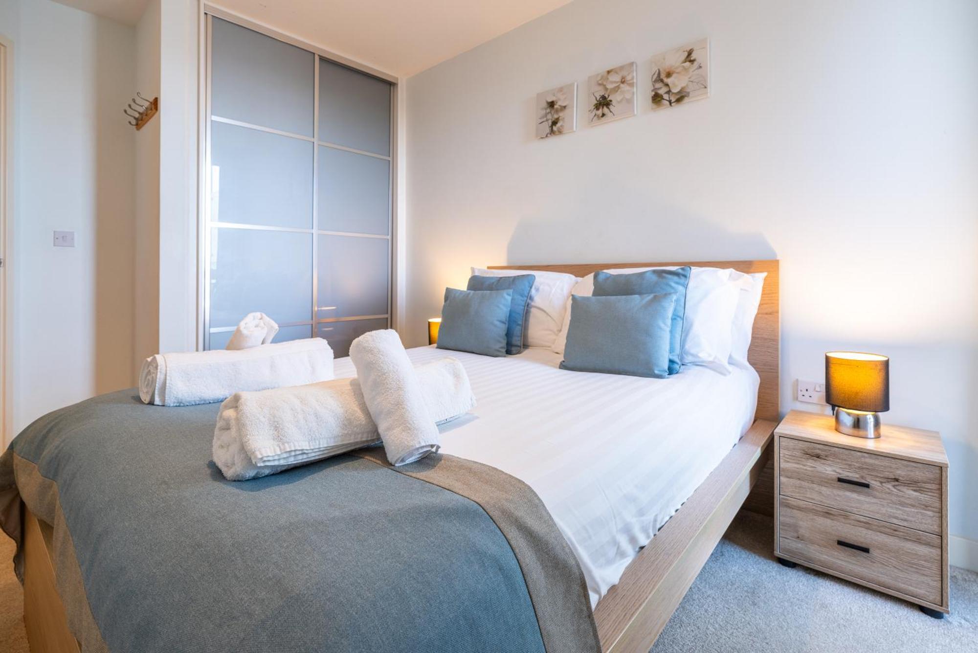 Stylish City Centre Apartment - Home From Home With Fully-Equipped Kitchen, Smart Tv, Netflix, Superfast Wifi, Free Parking, Self Check-In - By Brightleap Apartments ミルトン・ケインズ エクステリア 写真